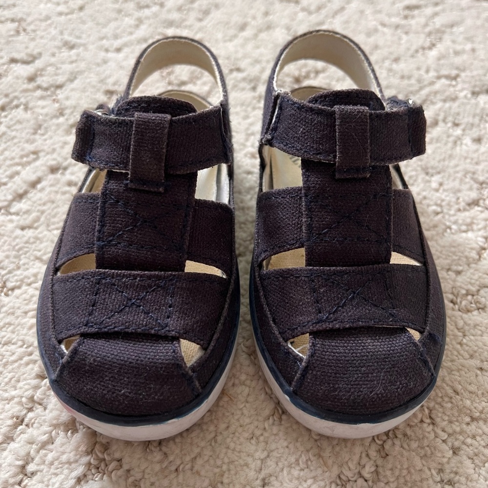 Polo Ralph Lauren sandal in Navy. Boys size 5 T